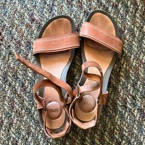Tevas Women’s Walking Sandal S10.5